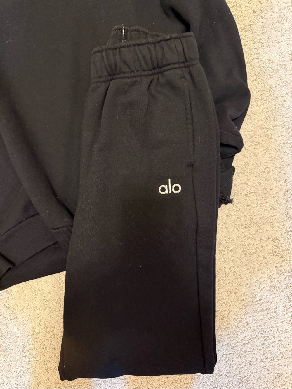 Alo Black Crewneck Sweatshirt & Jogger Set - Picture 3 of 3